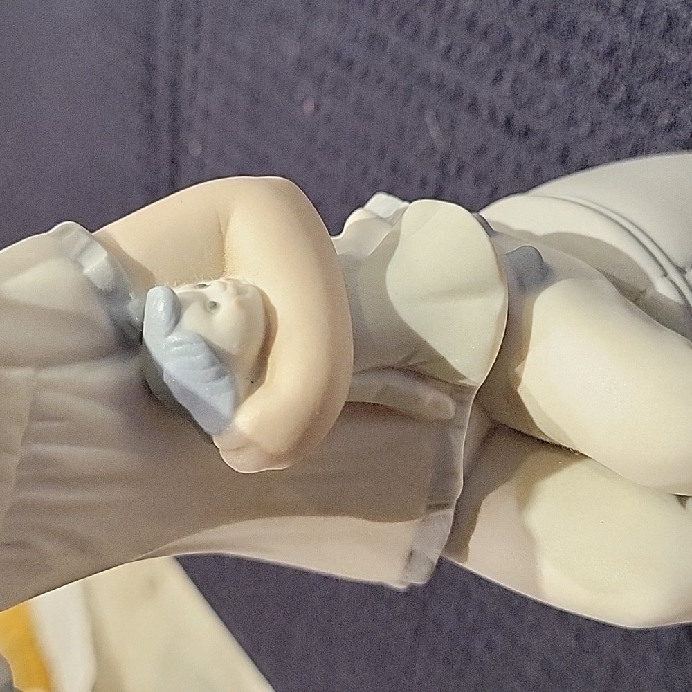 Lladro Girl putting on Lipstick - Picture 3 of 7
